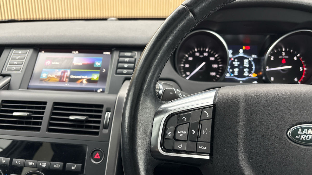Land Rover Discovery Sport Image 13