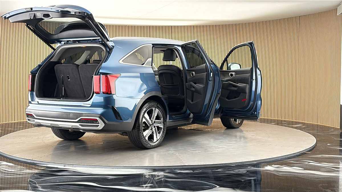 More views of Kia Sorento