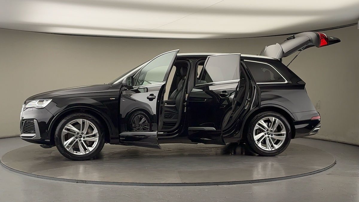 More views of Audi Q7