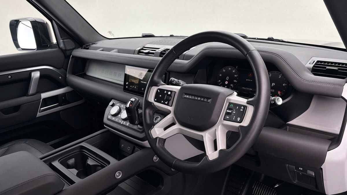 Land Rover Defender 110 Image 5