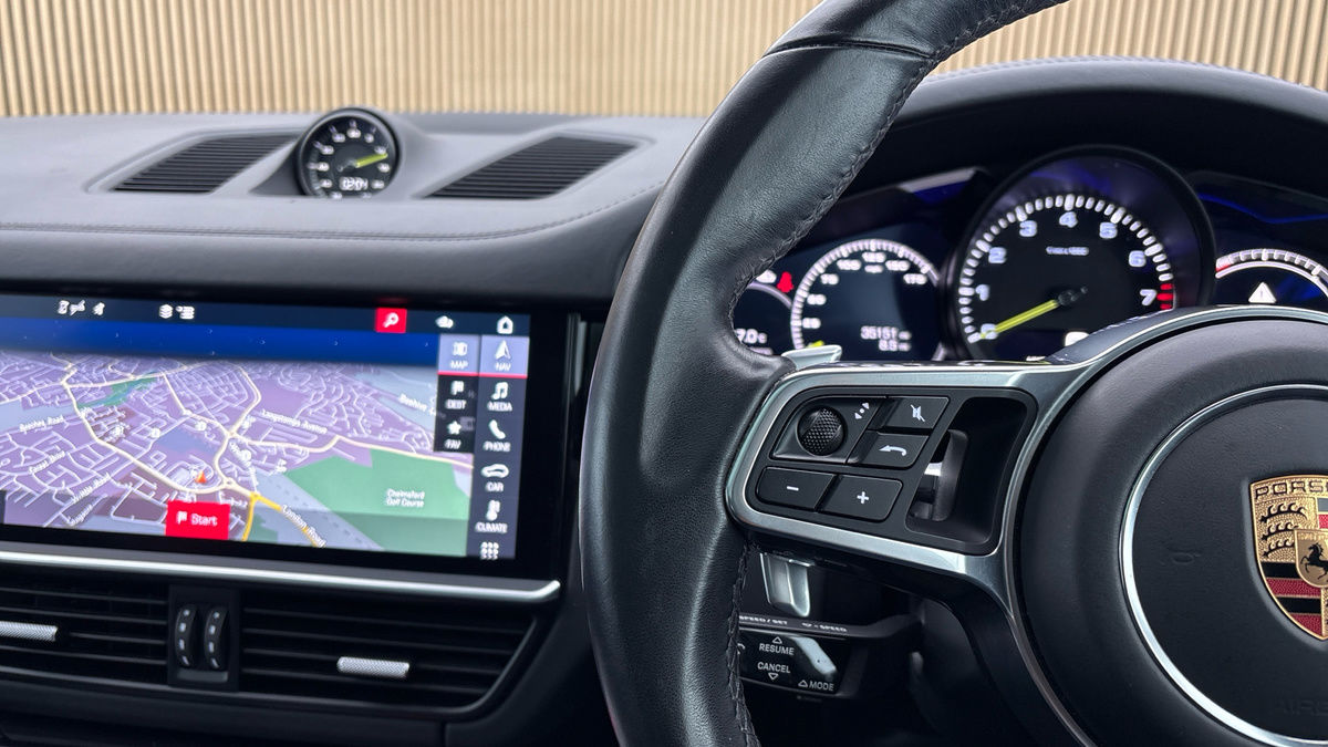 Porsche Cayenne Image 13