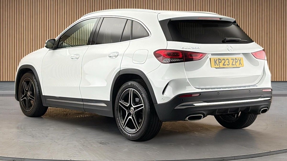 Mercedes-Benz GLA Image 2