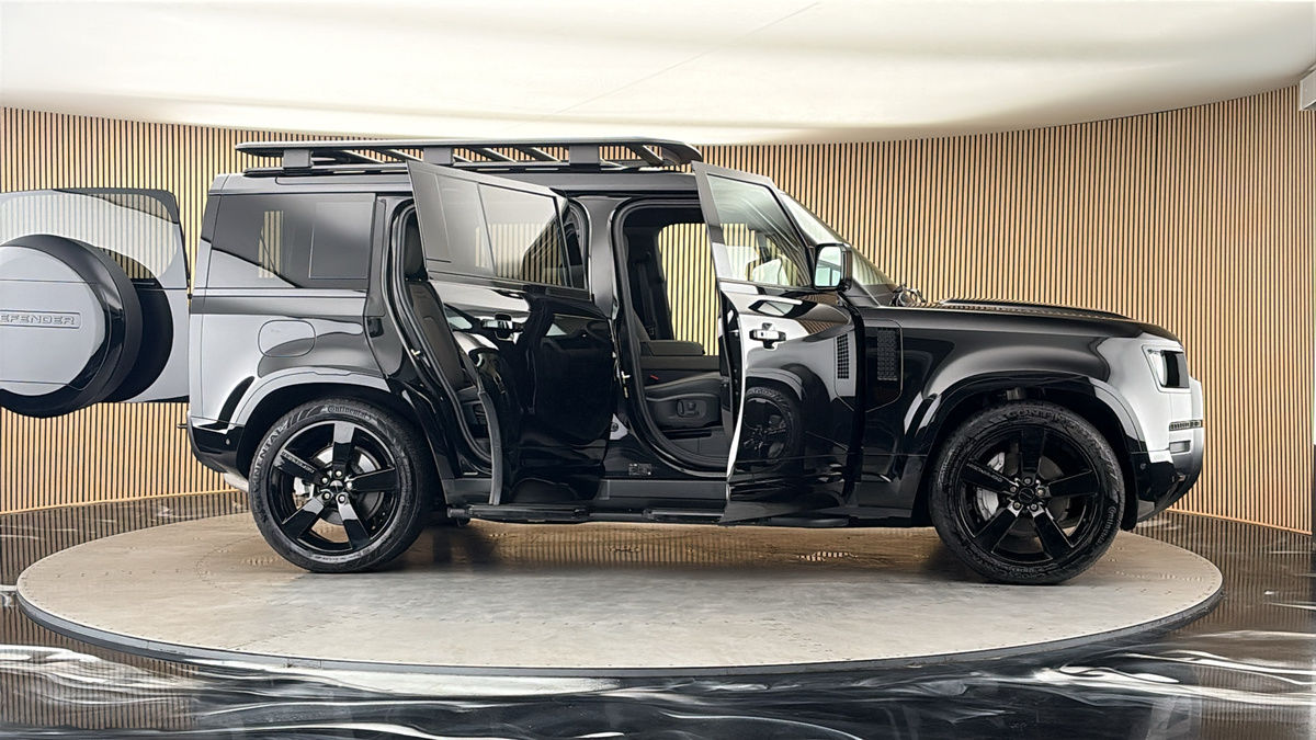 More views of Land Rover Defender 110