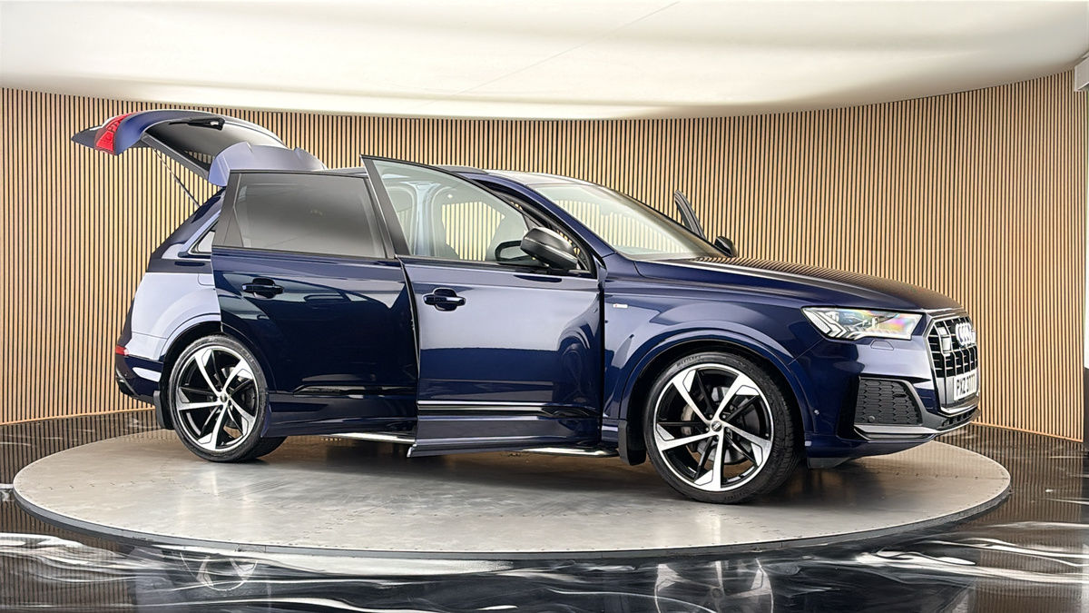More views of Audi Q7