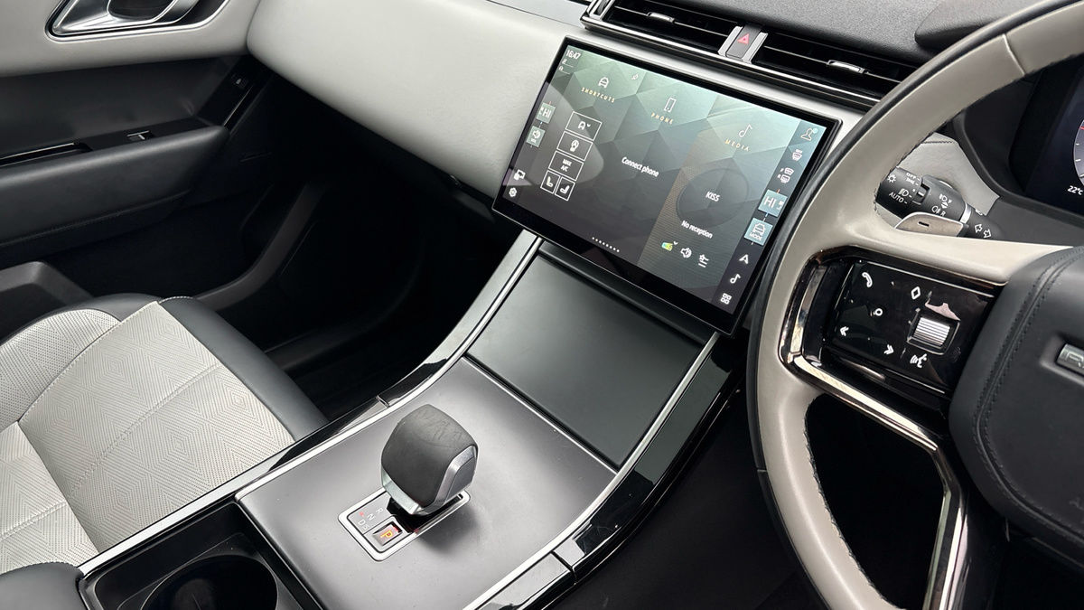 Land Rover Range Rover Velar Image 18