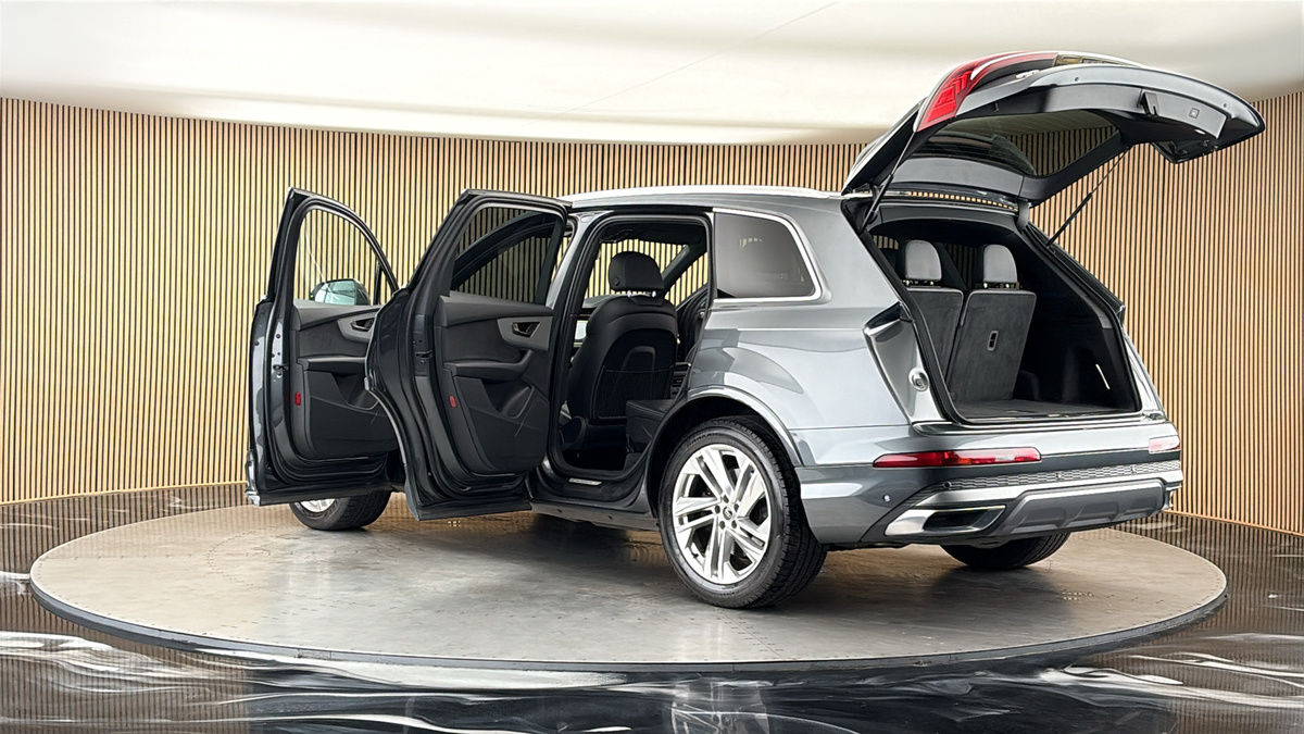 More views of Audi Q7