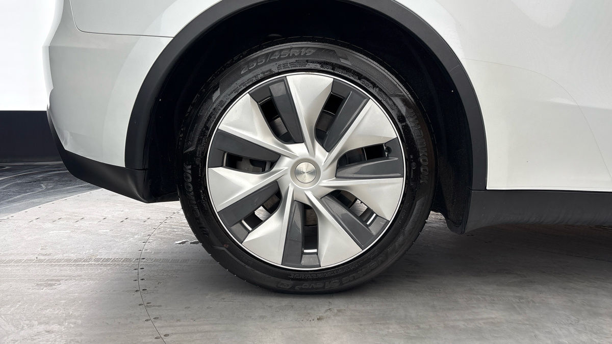 Tesla Model Y Image 10