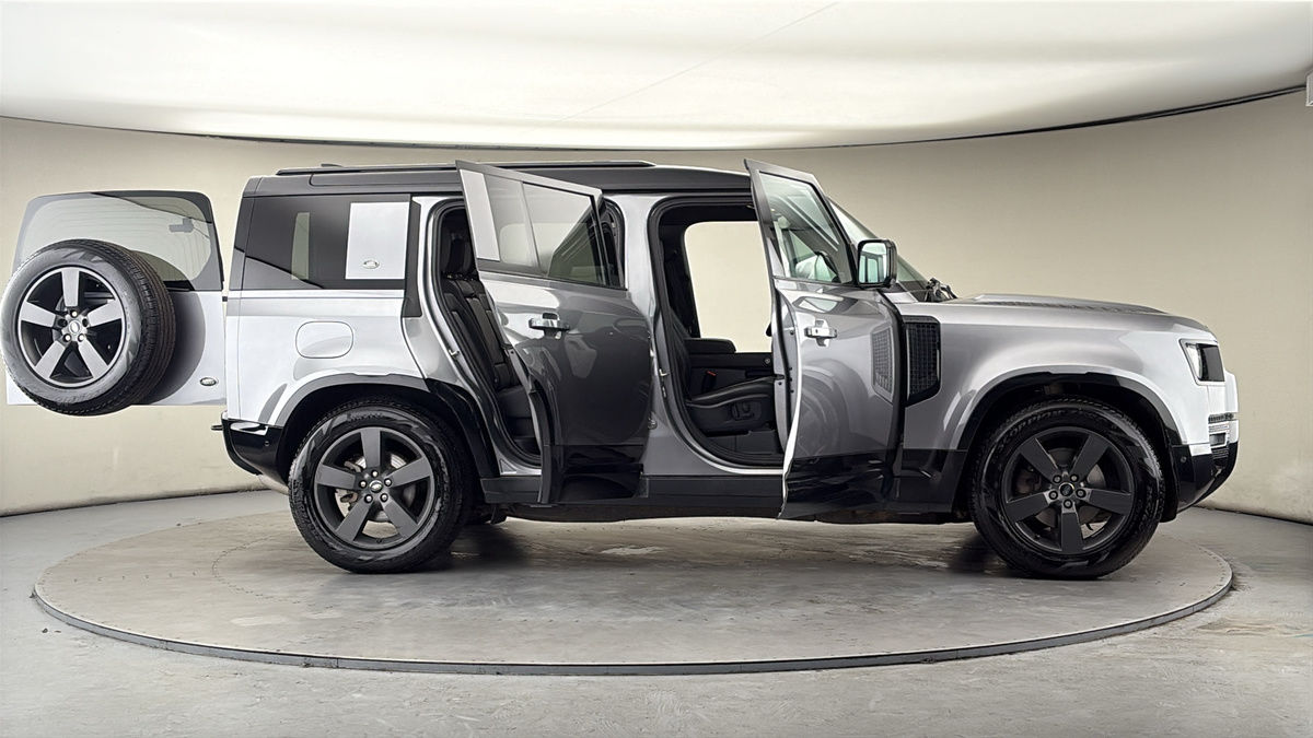 More views of Land Rover Defender 110