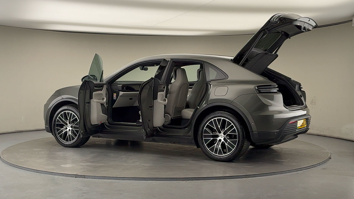 More views of Porsche Macan