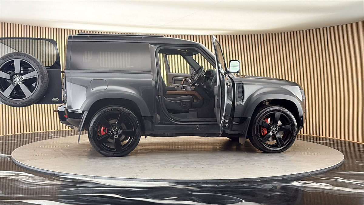 More views of Land Rover Defender 90