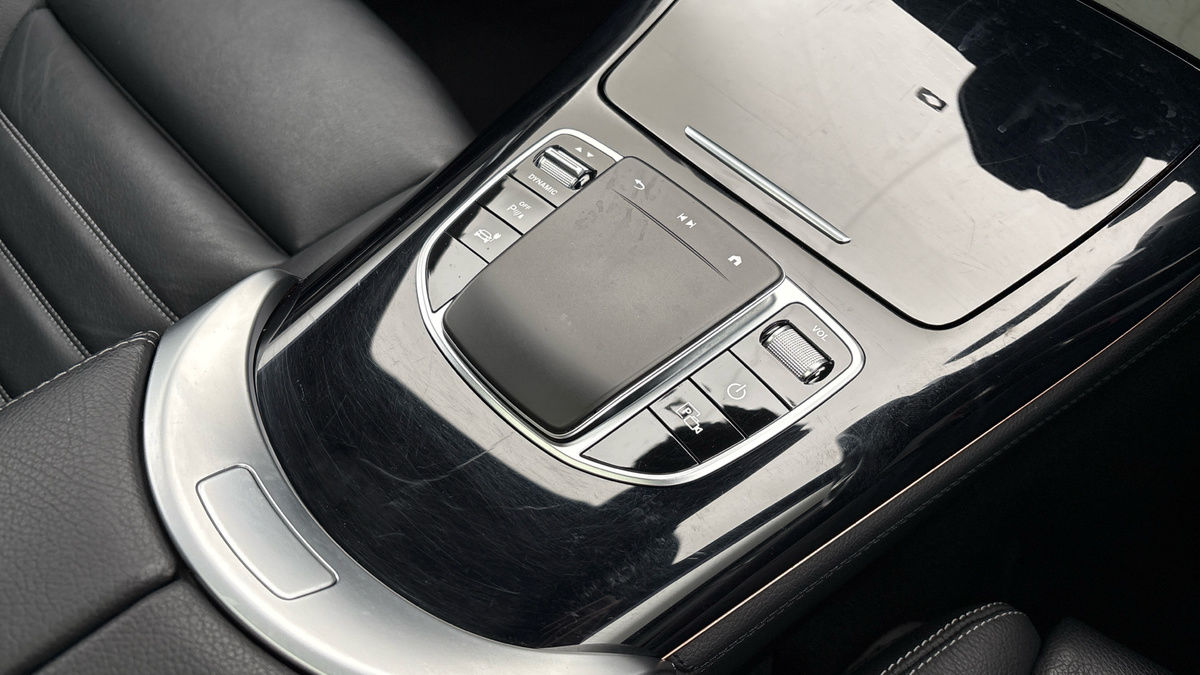 Mercedes-Benz EQC Image 18