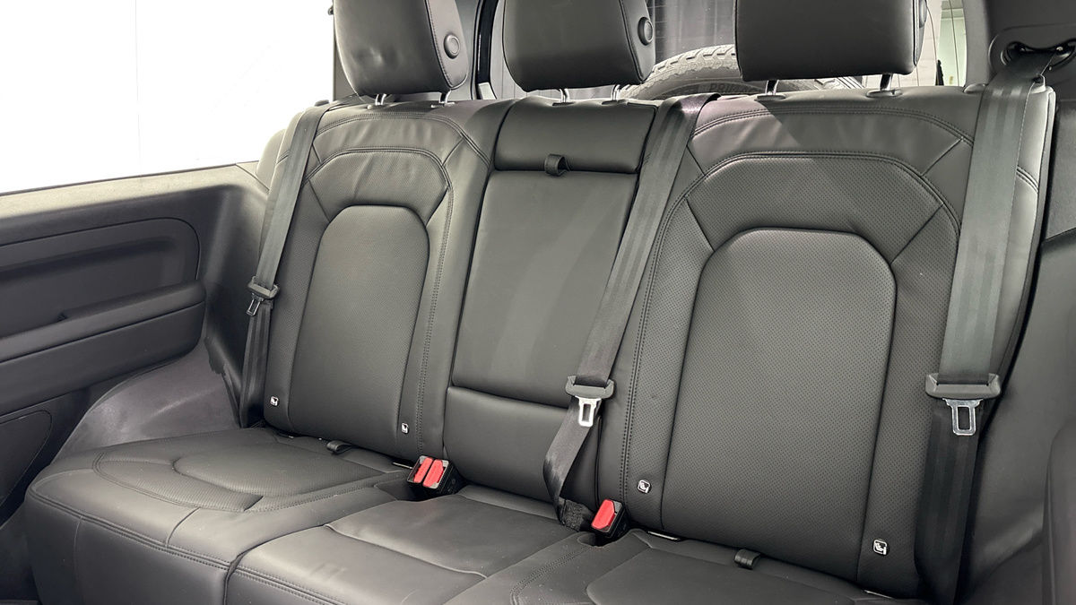 Land Rover Defender 90 Image 8