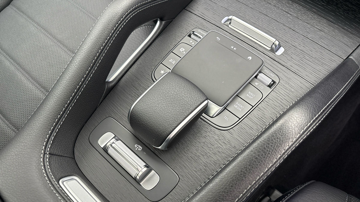 Mercedes-Benz GLE Image 25