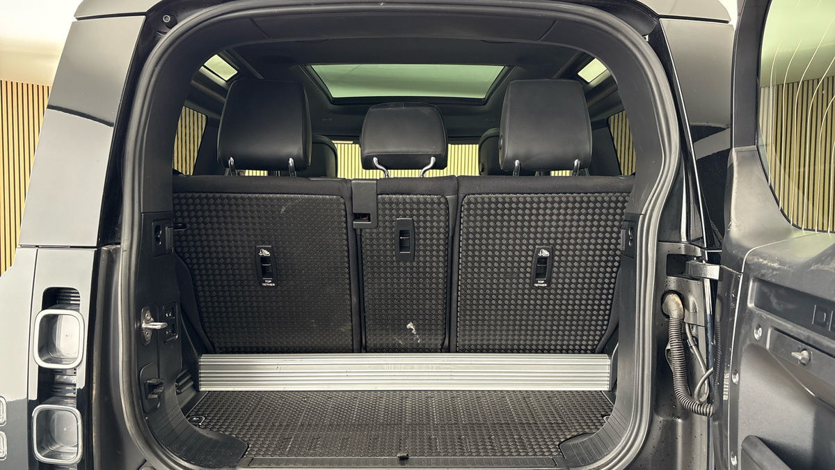 Land Rover Defender 90 Image 11