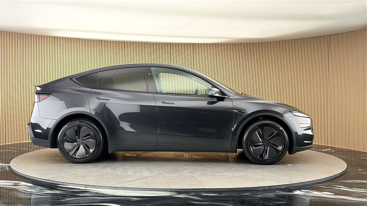 Tesla Model Y Image 16
