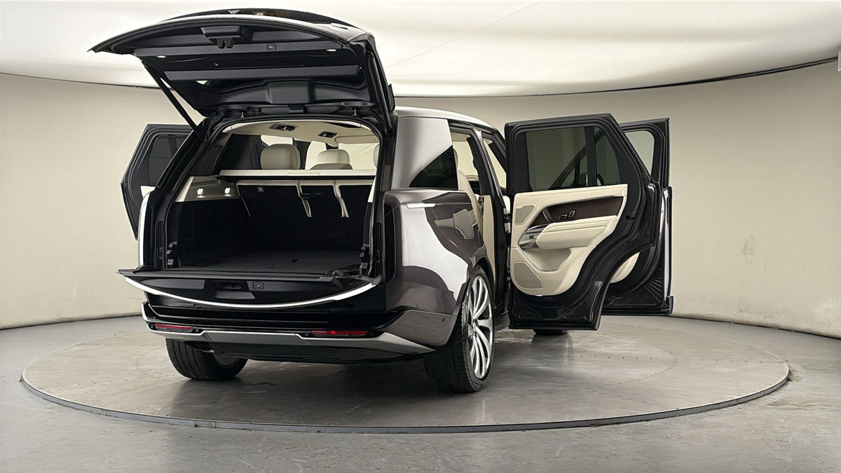 More views of Land Rover Range Rover