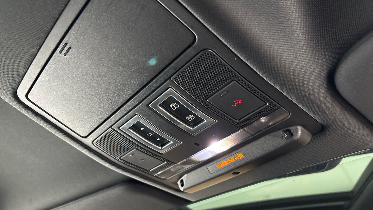 Land Rover Defender 90 Image 36