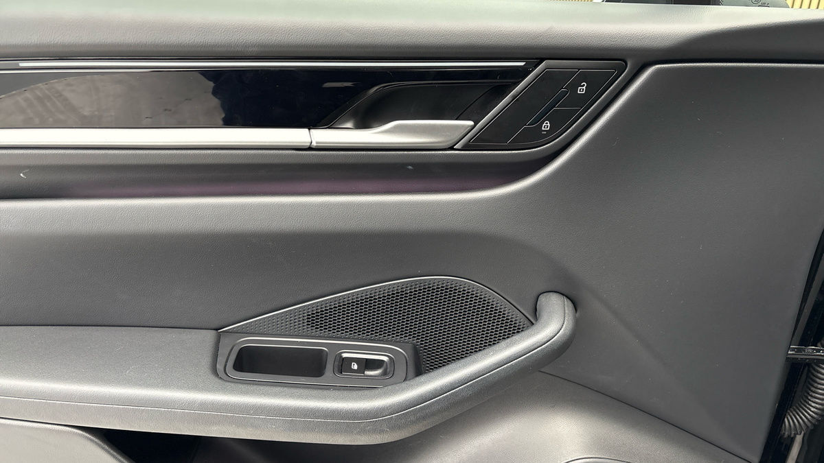 Porsche Macan Image 20