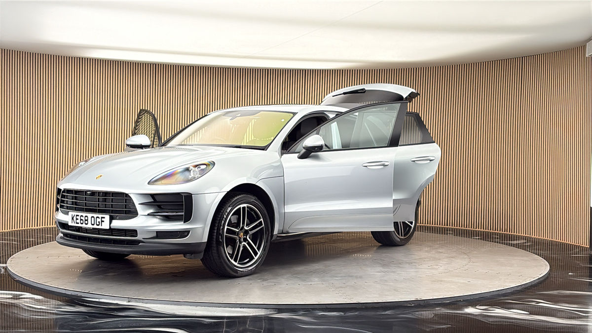 More views of Porsche Macan