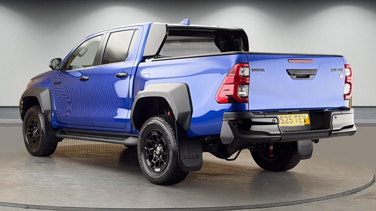 Toyota Hilux Image 2