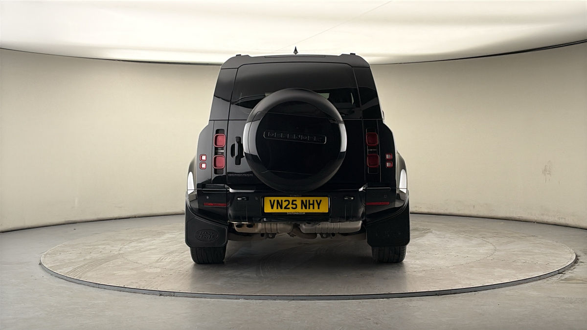 Land Rover Defender 110 Image 4