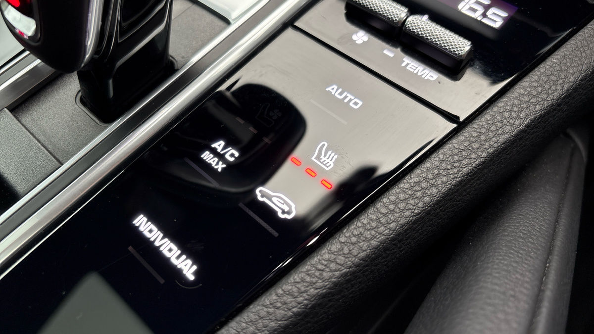 Porsche Cayenne Image 31