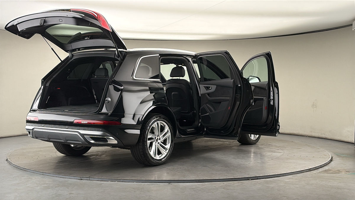 More views of Audi Q7