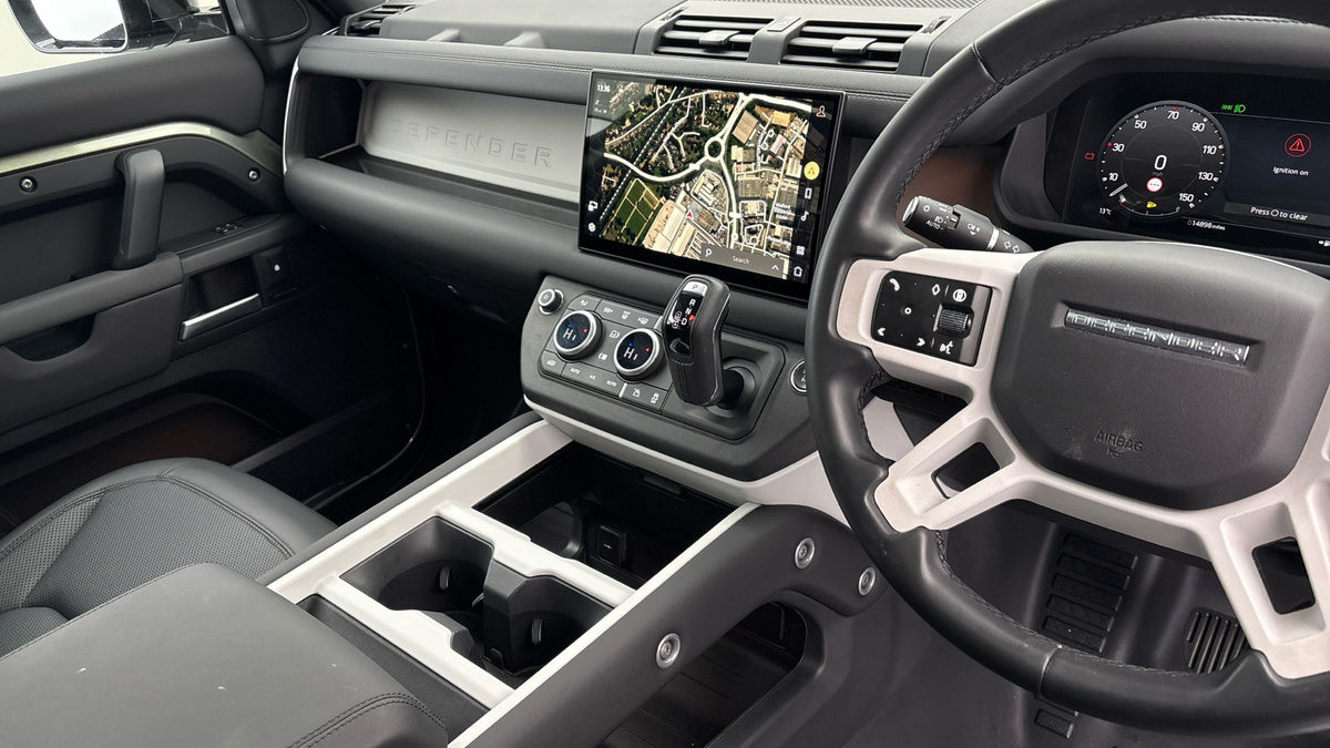 Land Rover Defender 110 Image 18