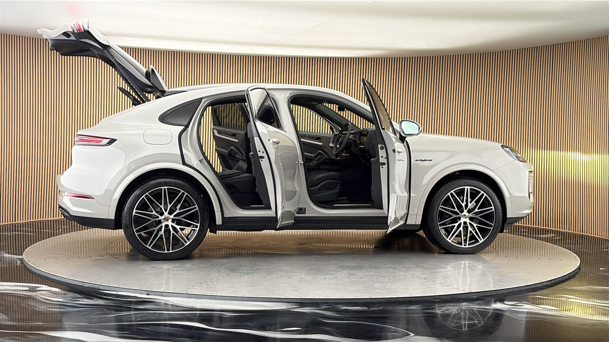 More views of Porsche Cayenne