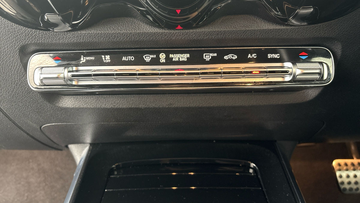 Mercedes-Benz GLB Image 6