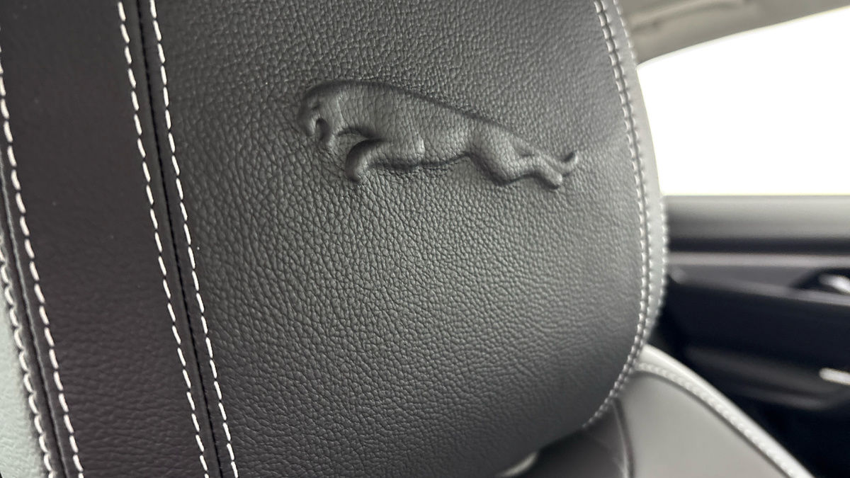 Jaguar F-PACE Image 25