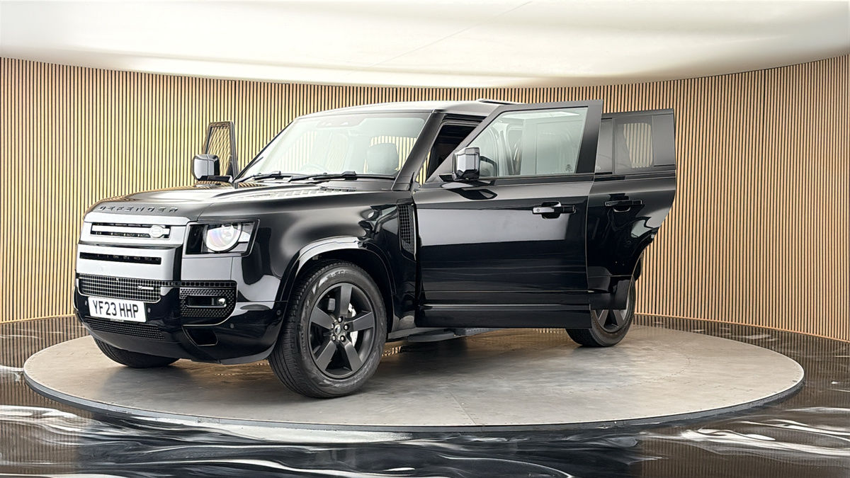More views of Land Rover Defender 110