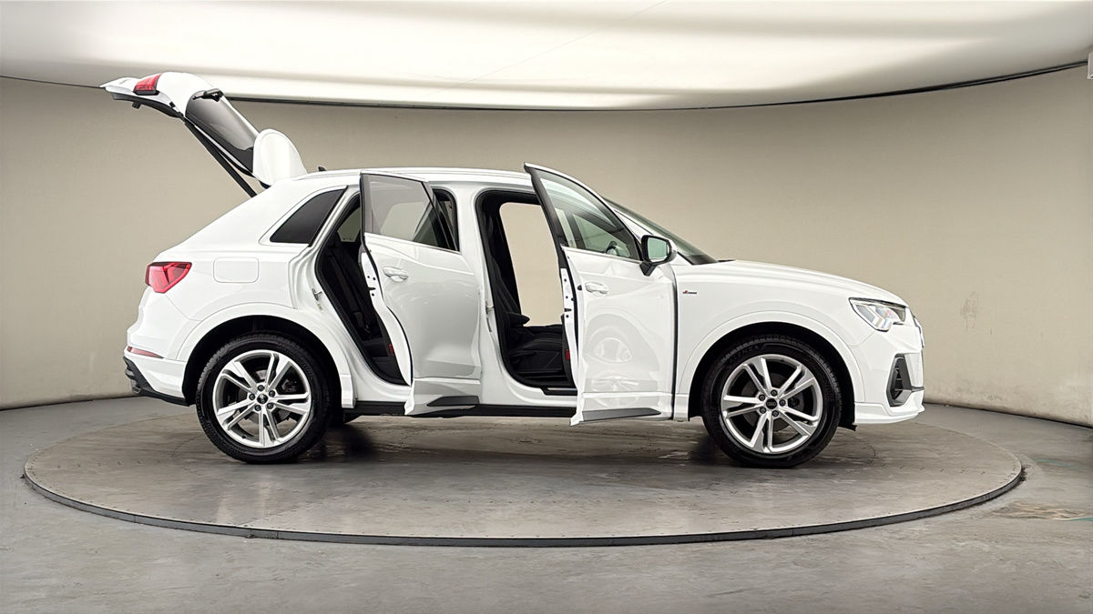 More views of Audi Q3