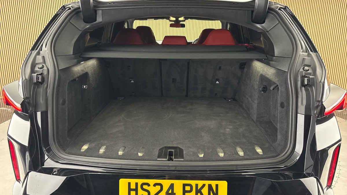 BMW XM Image 11