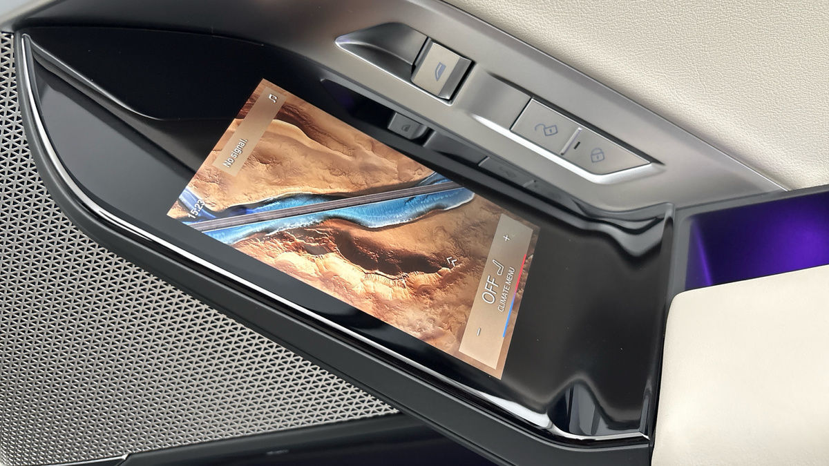 More views of BMW i7