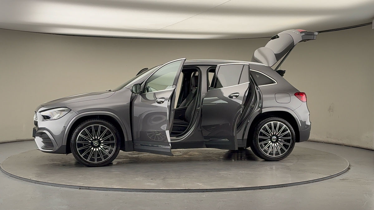 More views of Mercedes-Benz GLA