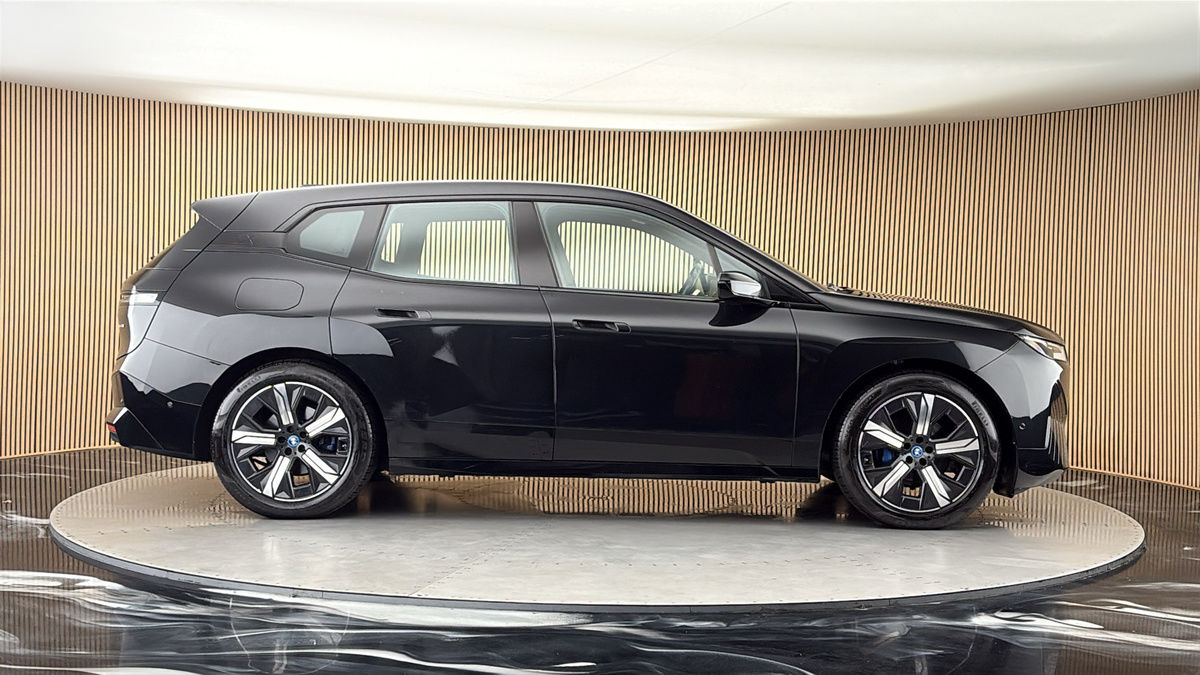 BMW iX Image 16