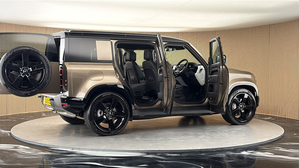More views of Land Rover Defender 110