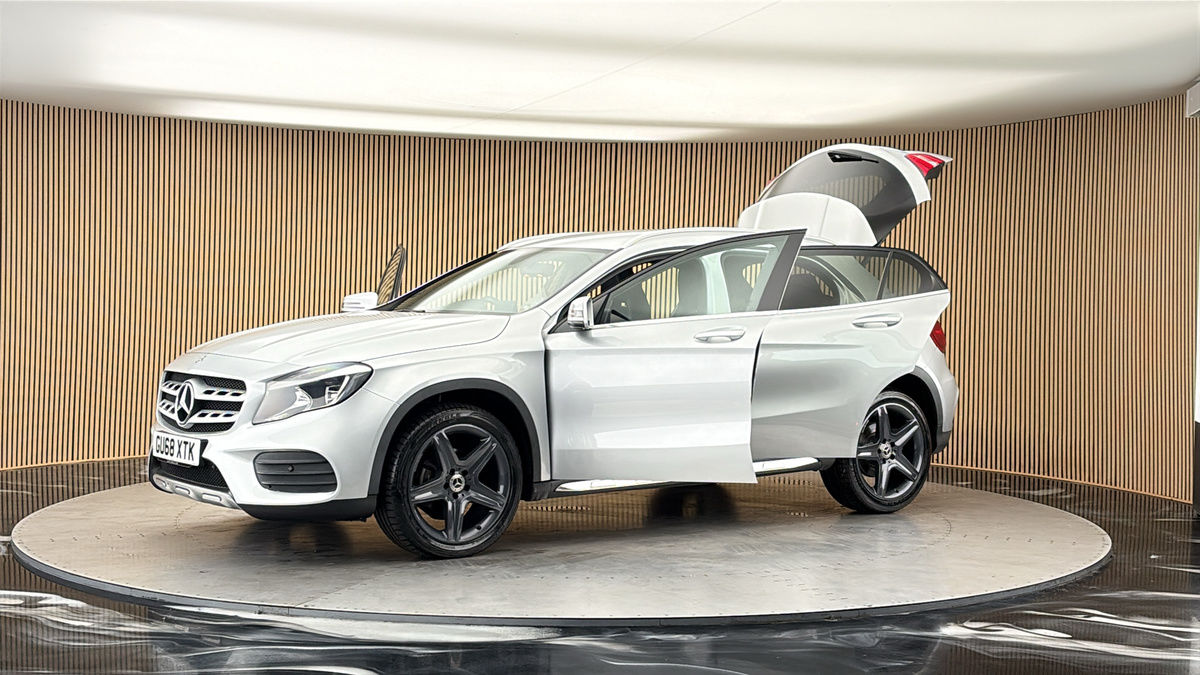 More views of Mercedes-Benz GLA