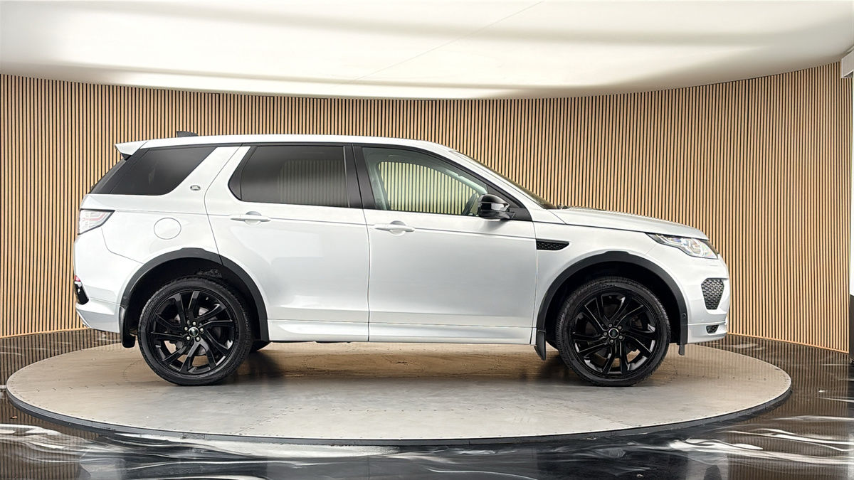 Land Rover Discovery Sport Image 16
