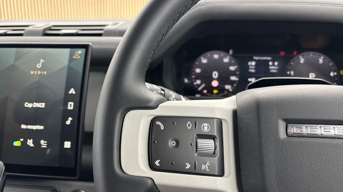 Land Rover Defender 90 Image 13