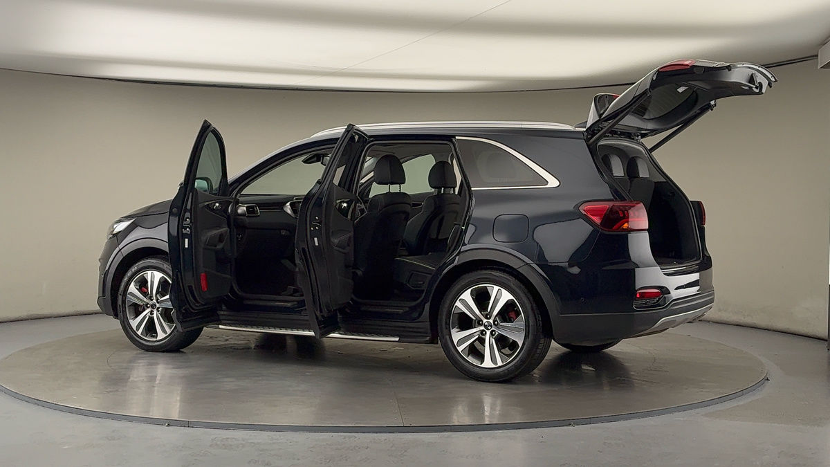 More views of Kia Sorento