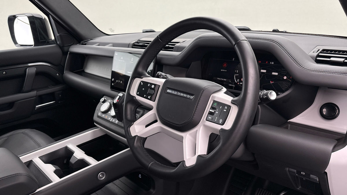 Land Rover Defender 110 Image 5