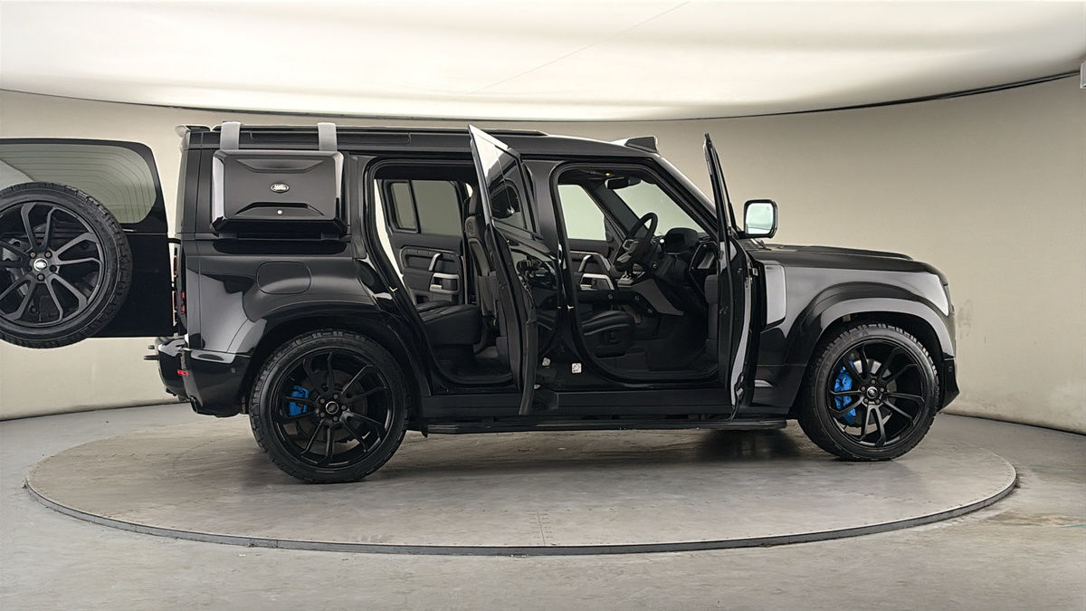 More views of Land Rover Defender 110