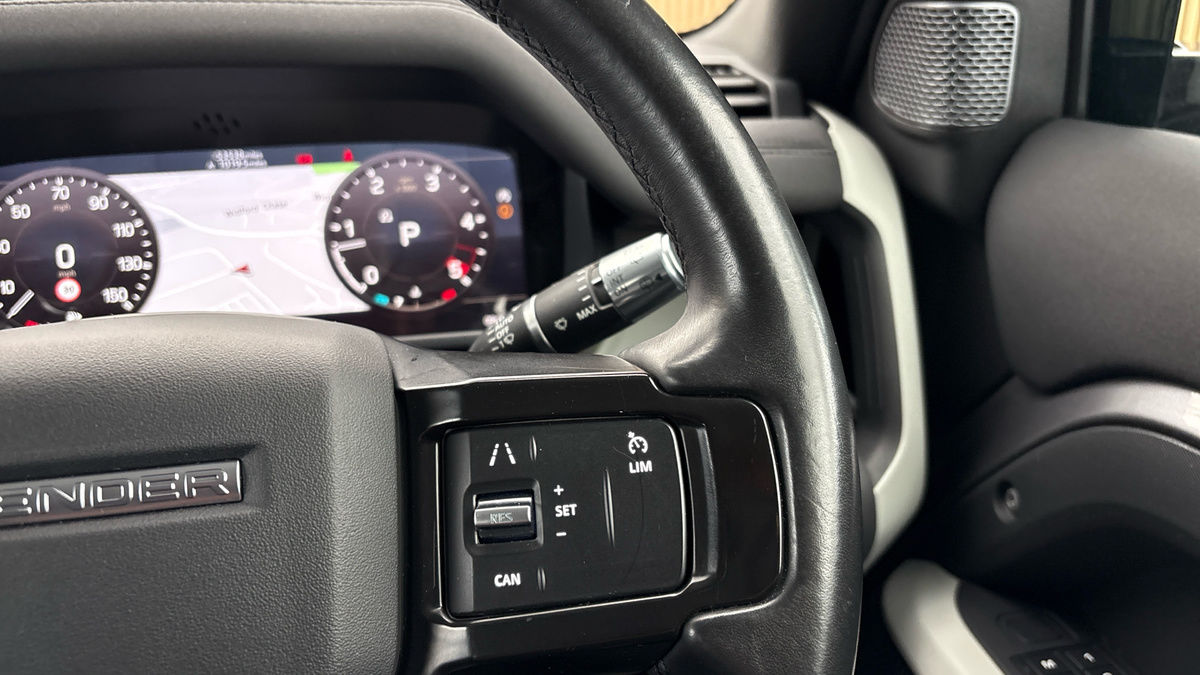 Land Rover Defender 110 Image 14