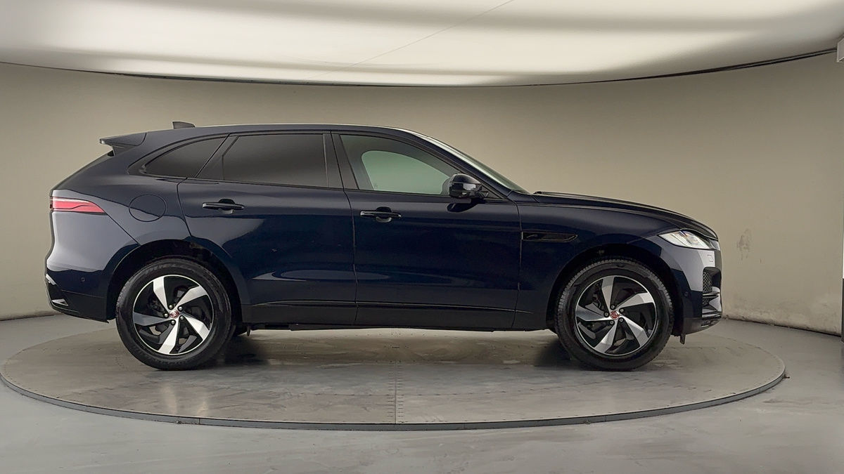 Jaguar F-PACE Image 16