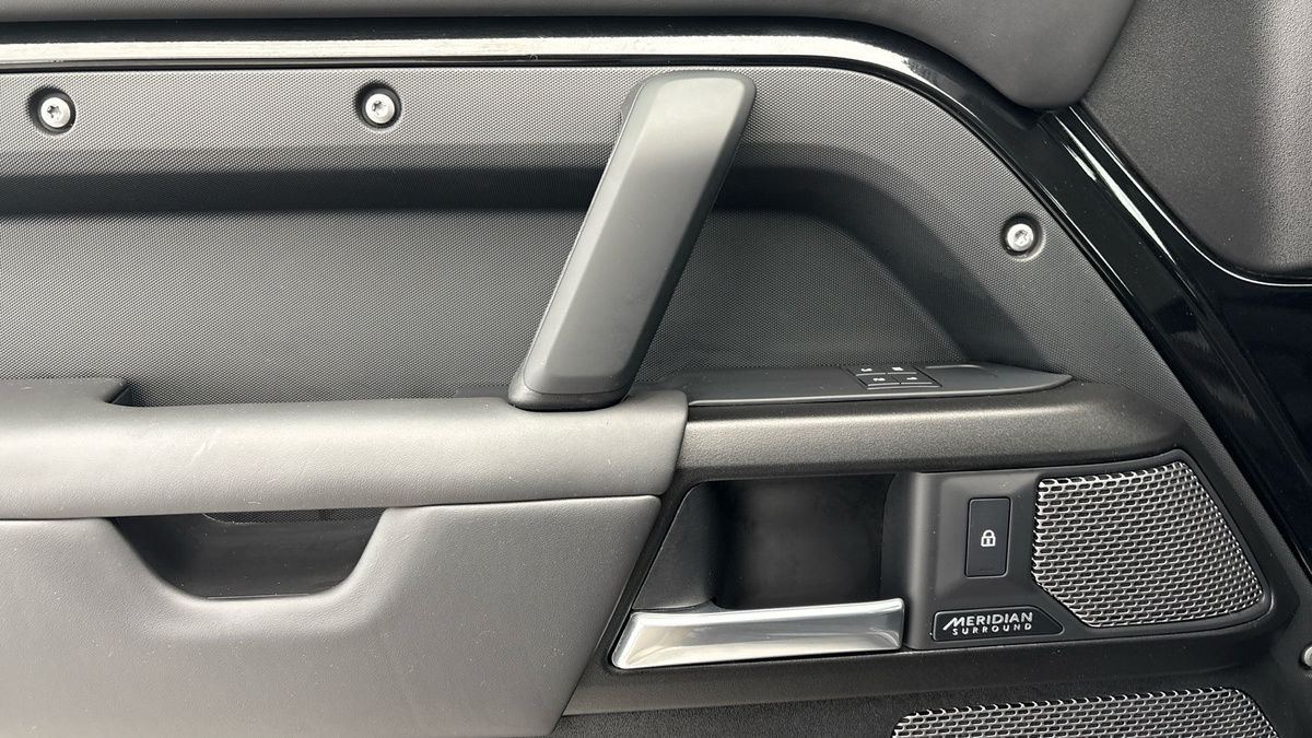 Land Rover Defender 90 Urban Image 19