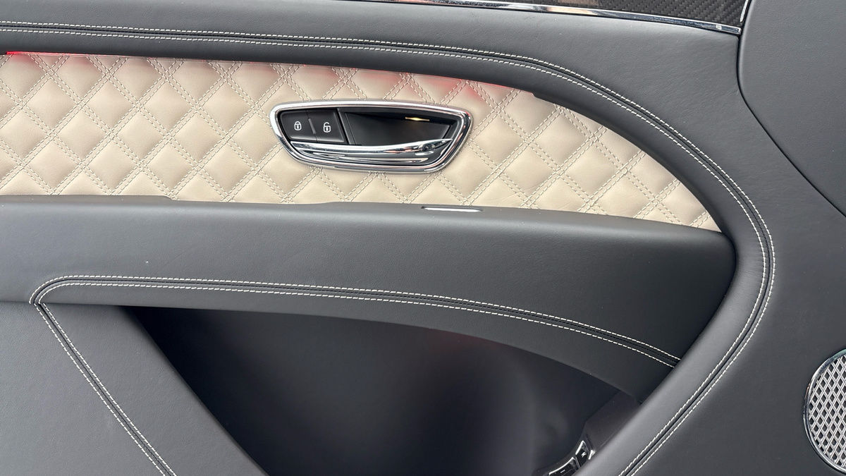 Bentley Bentayga Image 19