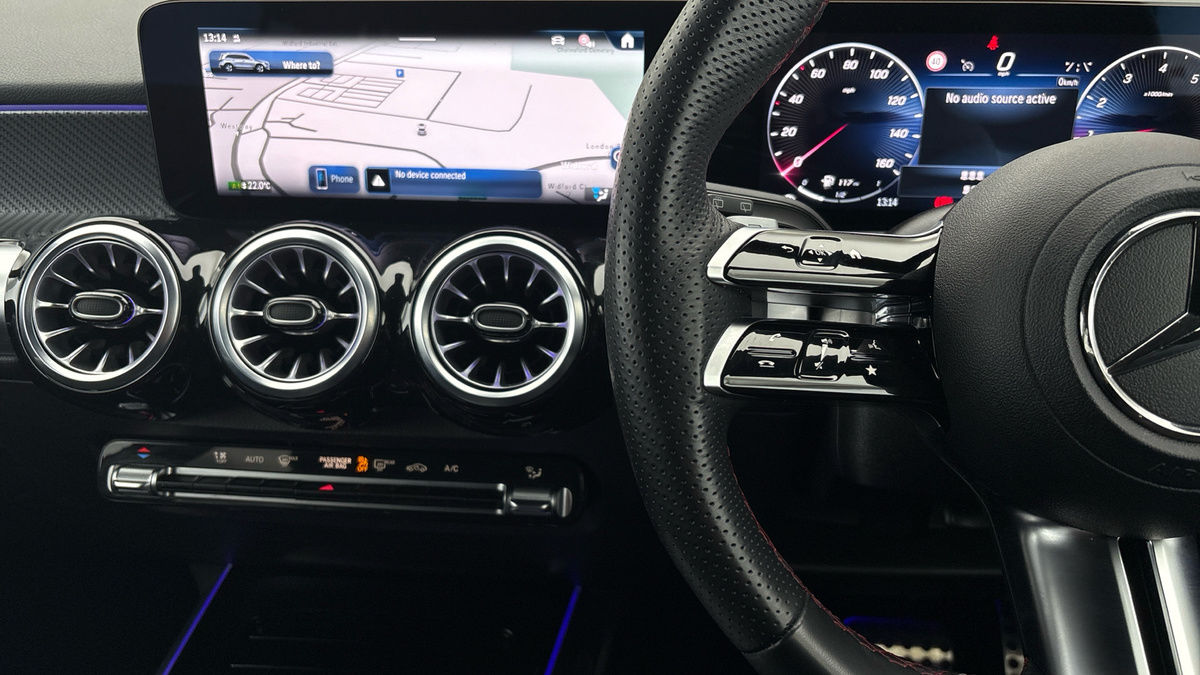 Mercedes-Benz GLB Image 13