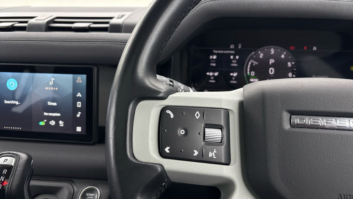 Land Rover Defender 110 Image 13